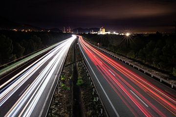 auto lichtsporen bij nacht van VIDEOMUNDUM