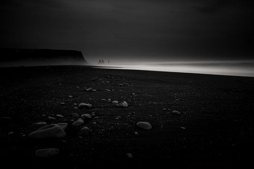 Black beach by Prachtt