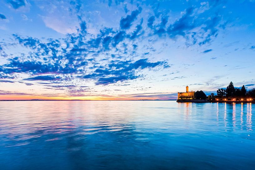 Schloss Montfort in Langenargen am Bodensee im Abendlicht von Werner Dieterich