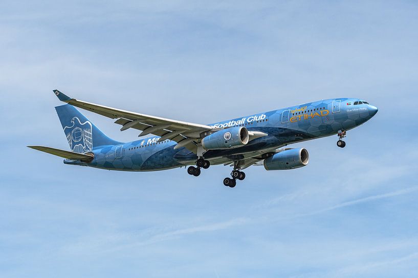 Etihad Airbus A330 in der Lackierung von Manchester City. von Jaap van den Berg