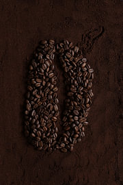 Coffee bean made from coffee beans by Tobias Reißing