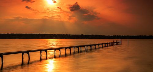 Lange steiger in de zonsondergang