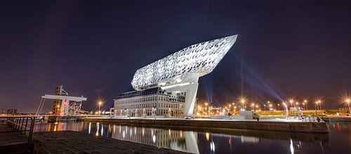 Hafenhaus Antwerpen bei Nacht.