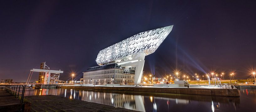 Havenhuis Antwerpen by night. van Michaël Janssens