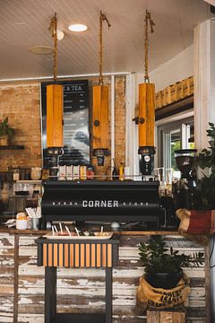 Kaffeemaschine aus dem Laden The Corner Coffee von Ken Tempelers