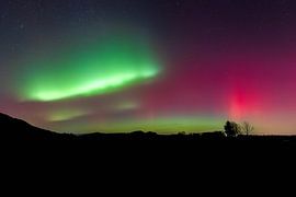 Des aurores boréales lumineuses au-dessus de la Haute-Bavière sur Teresa Bauer