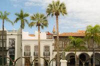 Harmonie méditerranéenne - Vieille ville de La Palma avec la place des Palmiers