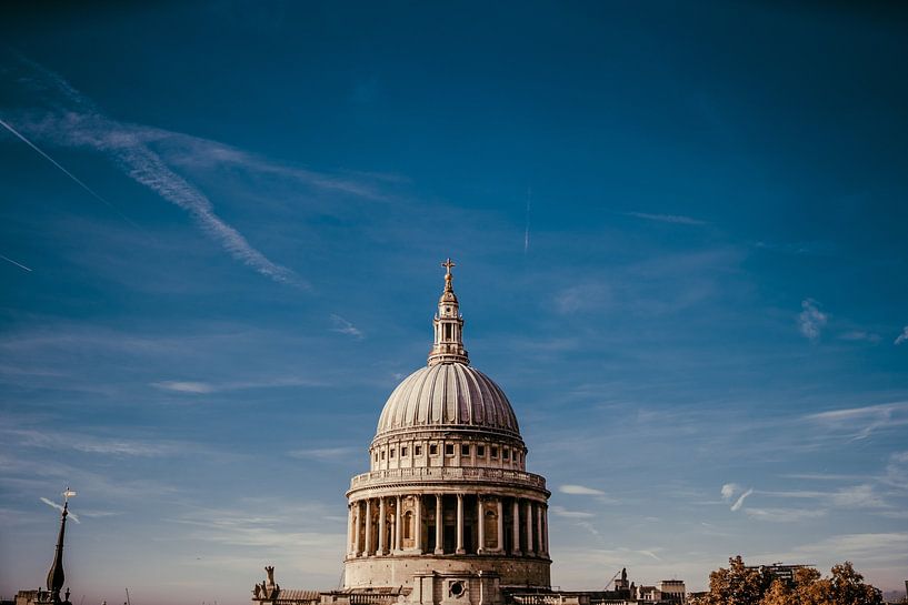 London by Hello Pompoyo