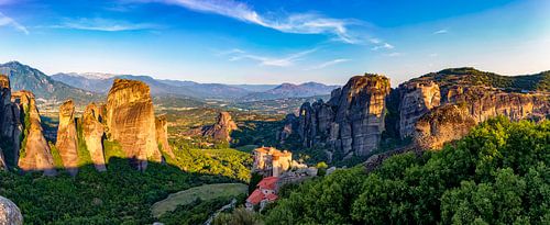 The insane surroundings in which the Meteora monasteries lie