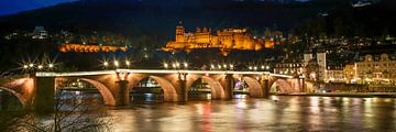 Heidelberg - Le vieux pont, le château et la vieille ville de nuit sur t.ART