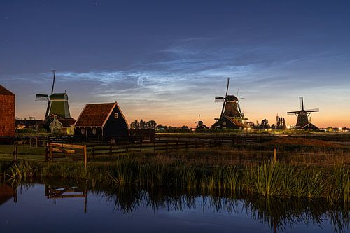 Lichtende nachtwolken op de Zaanse Schans 3
