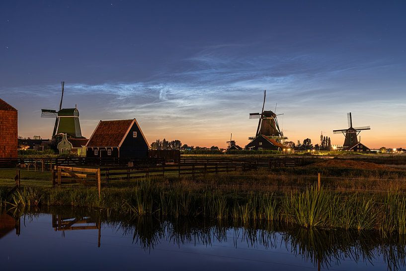 Noctilucent clouds on the Zaanse Schans 3 by Jeroen de Jongh Photography