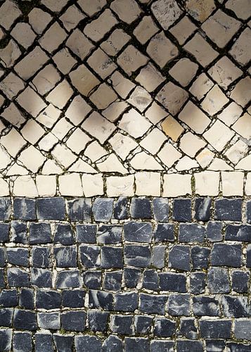 Tweekleurige Calcada kasseien in Portugal