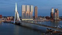 Rotterdam Erasmusbrücke am Abend von Rob van der Teen Miniaturansicht