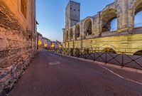 Arena van Arles in het blauwe uur, Provence, Frankrijk