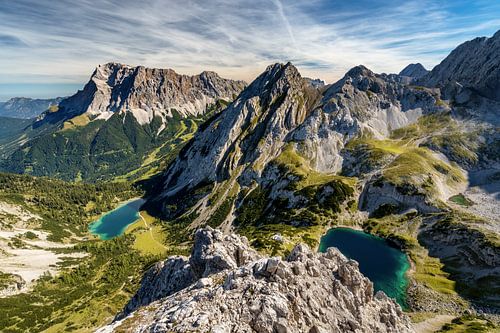Drachensee en Seebensee van voren Drachenkopf. Zicht op de Zugspitze. Tirol Ehrwald Oostenrijk