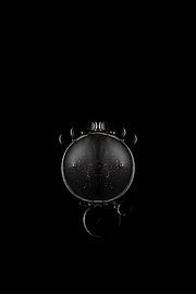 minimalistische compositie van heldere waterbellen  van Abstract on the move