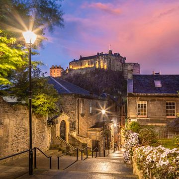 Zonsondergang bij Edinburgh Castle van Melanie Viola