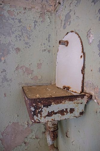 Gootsteen in verlaten huis