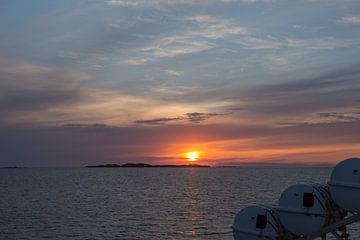 Uitzicht op het fjord Breidafjördur van de veerboot