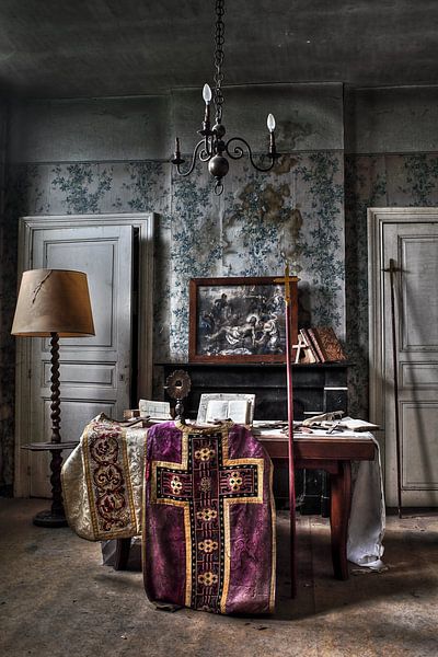 Urbex abandoned house of the pastor by Dyon Koning