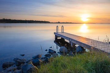 Zwemsteiger aan het Veerse Meer bij zonsondergang van Sugar_bee_photography