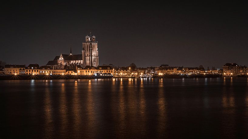 Grote Kerk Dordrecht sur la Vieille Meuse par Danny van der Waal