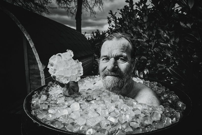 Wim Hof takes an ice bath by Henny Boogert