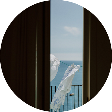 Doorkijk balkon deur middellandse zee Italie van sonja koning