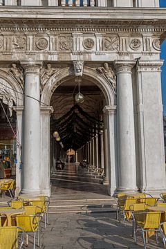Zuilen gallerij van bibliotheek Marciana van Venetie, Italie van Joost Adriaanse
