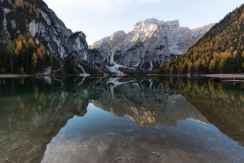Vroege ochtendreflectie Lago di Braies