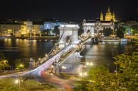 De Kettingbrug verbindt Boeda en Pest, Hongarije van Sven Wildschut thumbnail