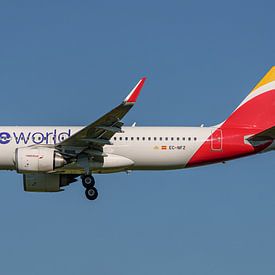 Landende Iberia Airbus A320neo. van Jaap van den Berg