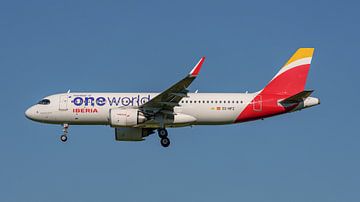 Landende Iberia Airbus A320neo. van Jaap van den Berg
