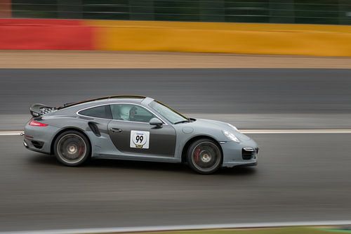 Porsche 911 Carrera drift