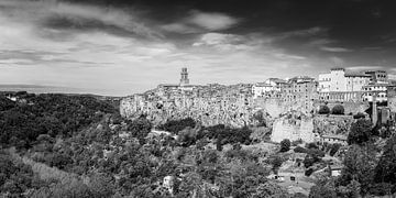 Panorama von Pitigliano in Schwarz und Weiß