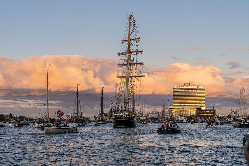 Coucher de soleil pendant Sail Amsterdam 2025 par Jeroen de Jongh Photographie