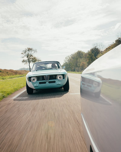 L'esprit italien en pleine course – Une Alfa Romeo GTA vintage en pleine action