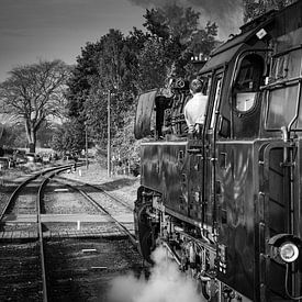 Old-fashioned steam train depart from the station von Raymond Voskamp