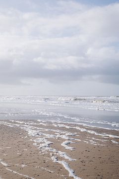 Pastelkleurig uitzicht op het strand en de golven bij Katwijk aan Zee | Strand fotografie in Nederla van Evelien Lodewijks