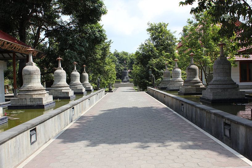 Indonesië: Laan van Buddha by Raoul van de Weg