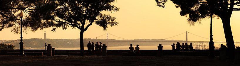 Lissabon silhouet panorama van Dennis van de Water
