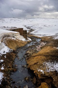 Pruttelende modderpoelen en dampende zwavelbronnen bij Seltún (Krysuvík) IJsland