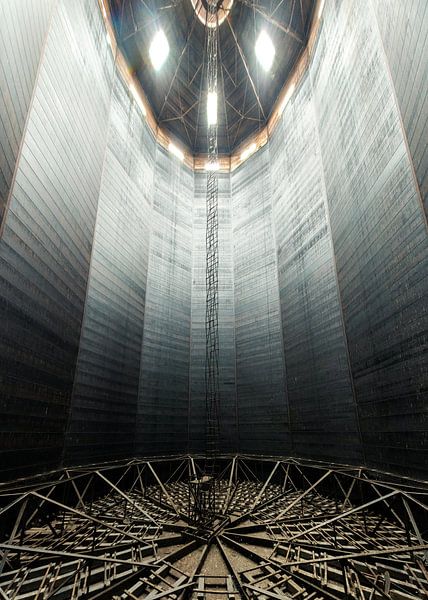 Abandoned gasometer by Times of Impermanence