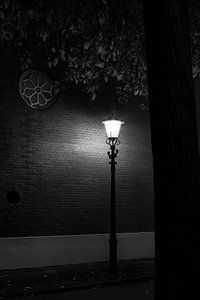 Straßenlaterne bei Nacht
