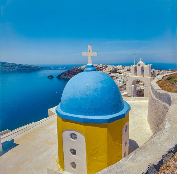 Dôme bleu de l'église, ville, Oia, Santorin, Grèce par Rene van der Meer
