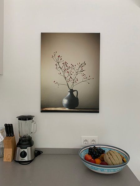 Klantfoto: Blauwe vaas met besjes (gezien bij vtwonen) van Karin Bazuin, op canvas