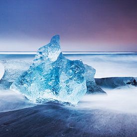 Bloc de glace sur la plage de Jokulsarlon sur Robert Meerding