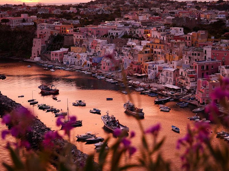 Zonsondergang Marina Corricella Procida van Judith van Wijk