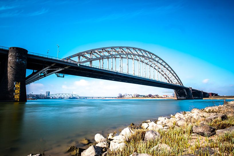 Die alte Waalbrücke in Nijmegen von Ineke Huizing
